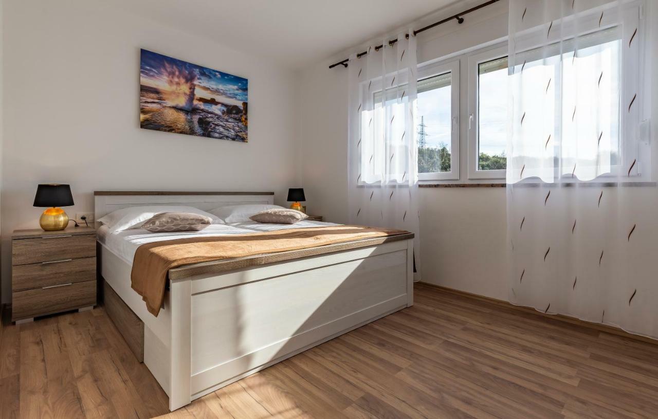 Holiday House Emjalemi Pula Zewnętrze zdjęcie